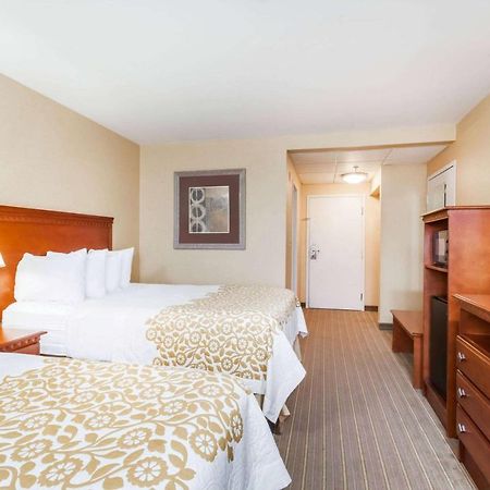 Days Inn By Wyndham Windsor Locks / Bradley Intl Airport Εξωτερικό φωτογραφία