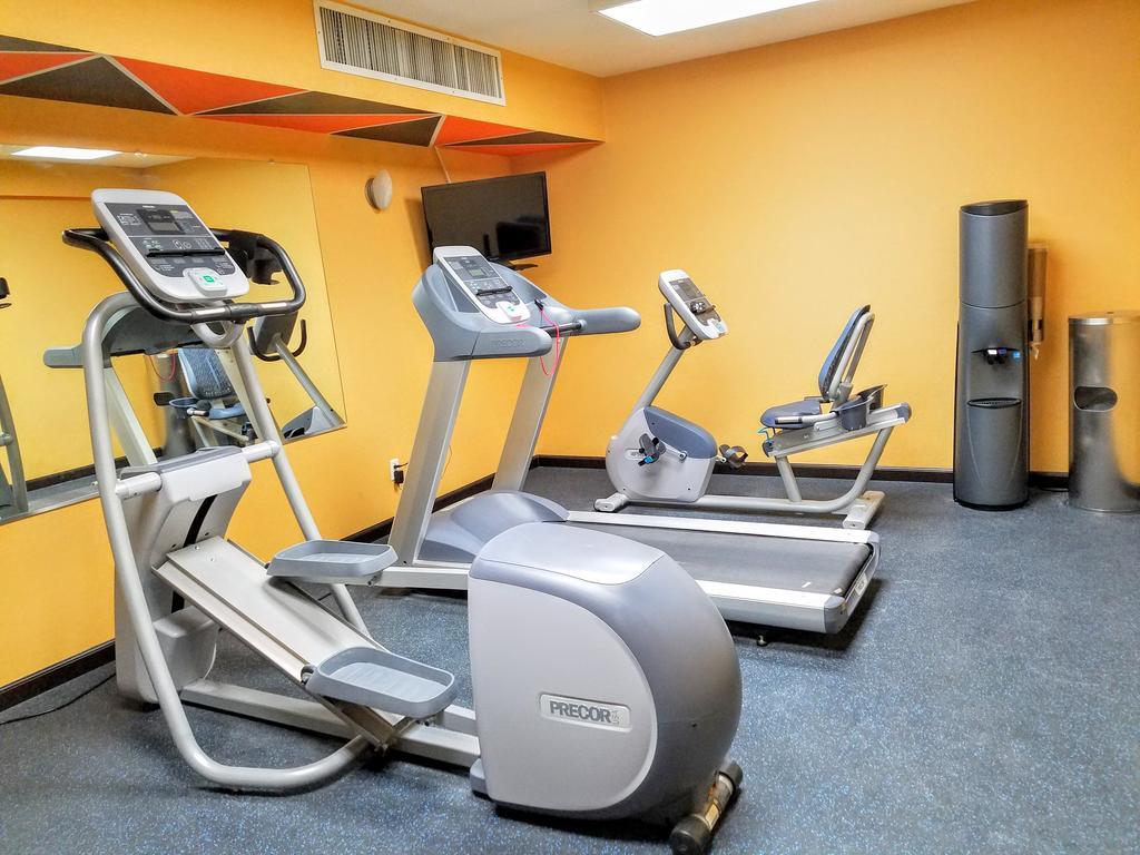 Days Inn By Wyndham Windsor Locks / Bradley Intl Airport Εξωτερικό φωτογραφία