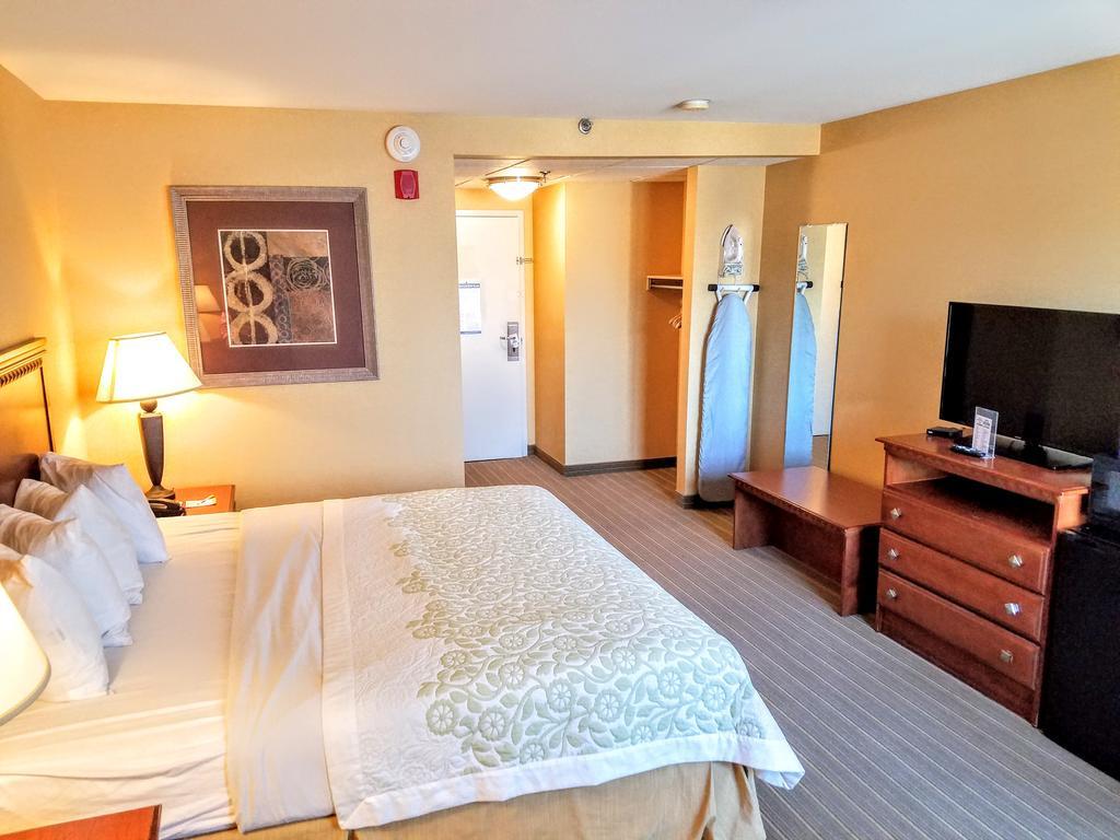 Days Inn By Wyndham Windsor Locks / Bradley Intl Airport Εξωτερικό φωτογραφία