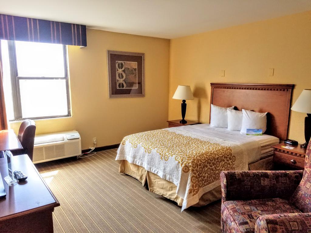 Days Inn By Wyndham Windsor Locks / Bradley Intl Airport Εξωτερικό φωτογραφία