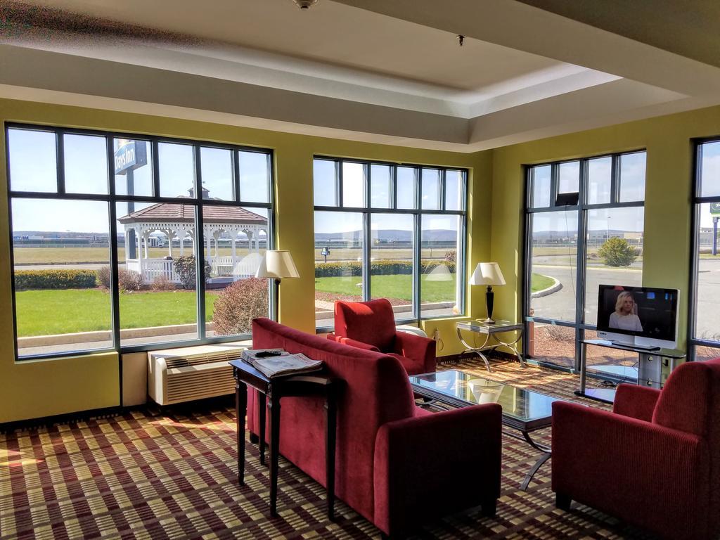 Days Inn By Wyndham Windsor Locks / Bradley Intl Airport Εξωτερικό φωτογραφία