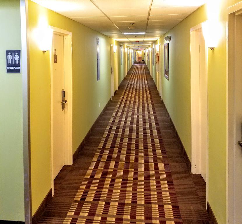 Days Inn By Wyndham Windsor Locks / Bradley Intl Airport Εξωτερικό φωτογραφία