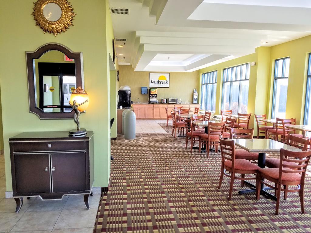 Days Inn By Wyndham Windsor Locks / Bradley Intl Airport Εξωτερικό φωτογραφία