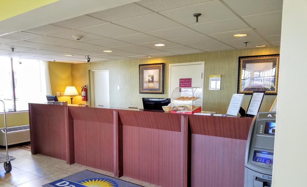 Days Inn By Wyndham Windsor Locks / Bradley Intl Airport Εξωτερικό φωτογραφία