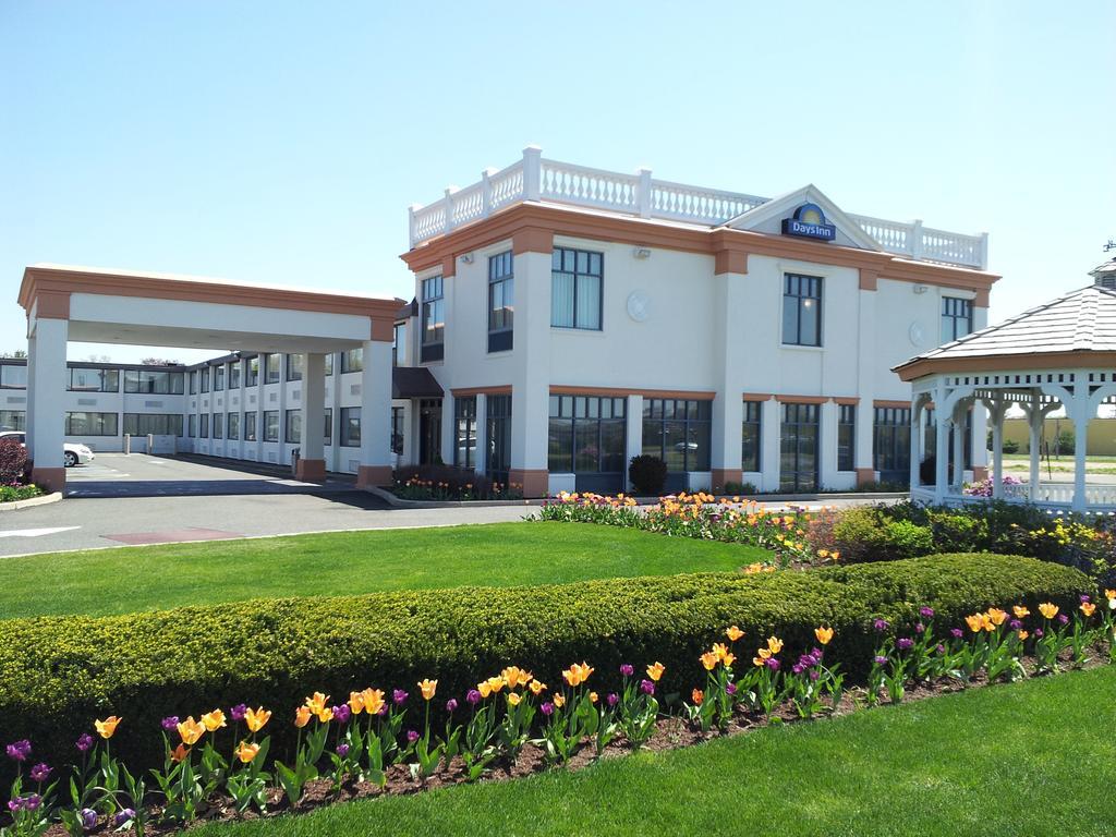 Days Inn By Wyndham Windsor Locks / Bradley Intl Airport Εξωτερικό φωτογραφία