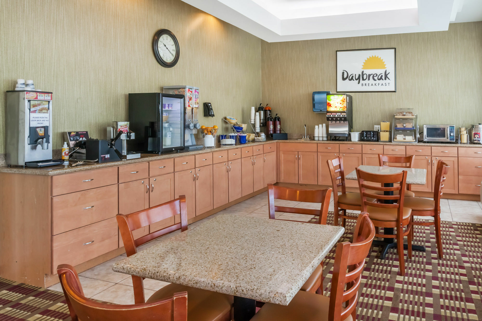 Days Inn By Wyndham Windsor Locks / Bradley Intl Airport Εξωτερικό φωτογραφία