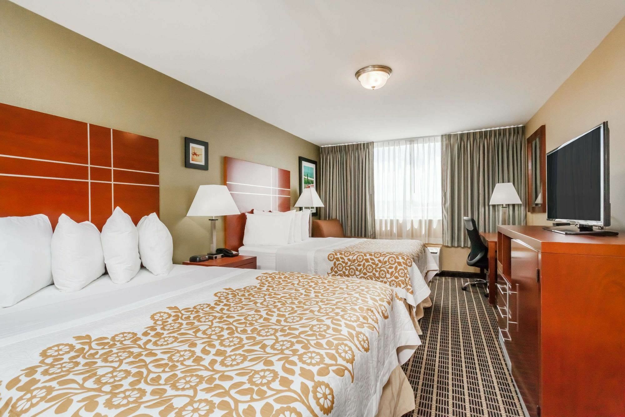 Days Inn By Wyndham Windsor Locks / Bradley Intl Airport Εξωτερικό φωτογραφία