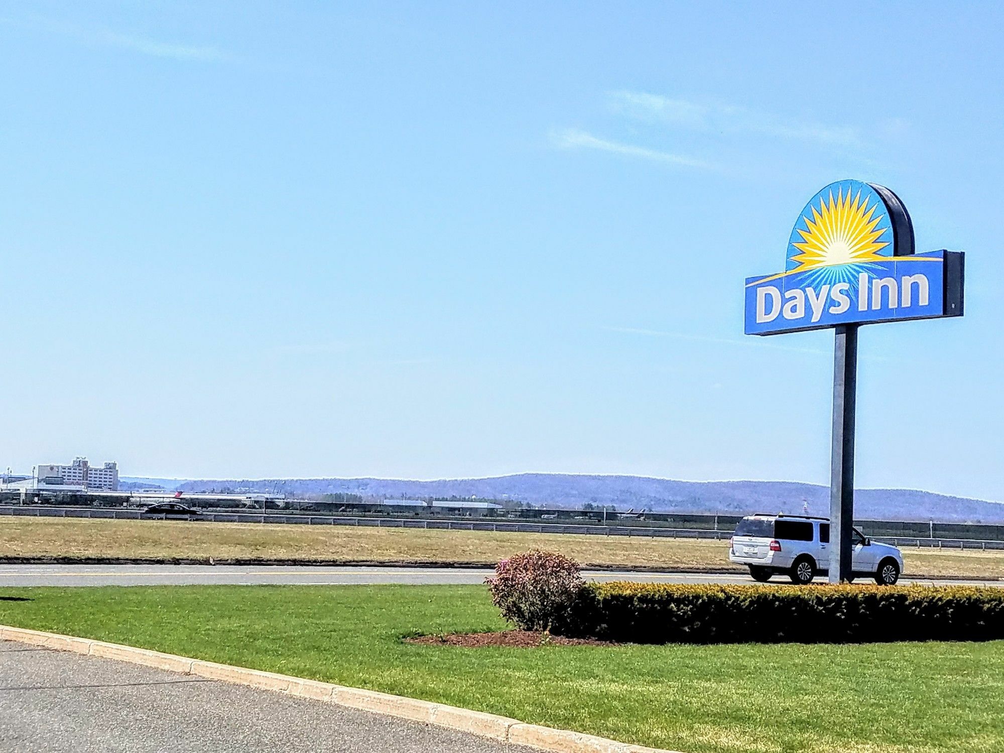 Days Inn By Wyndham Windsor Locks / Bradley Intl Airport Εξωτερικό φωτογραφία