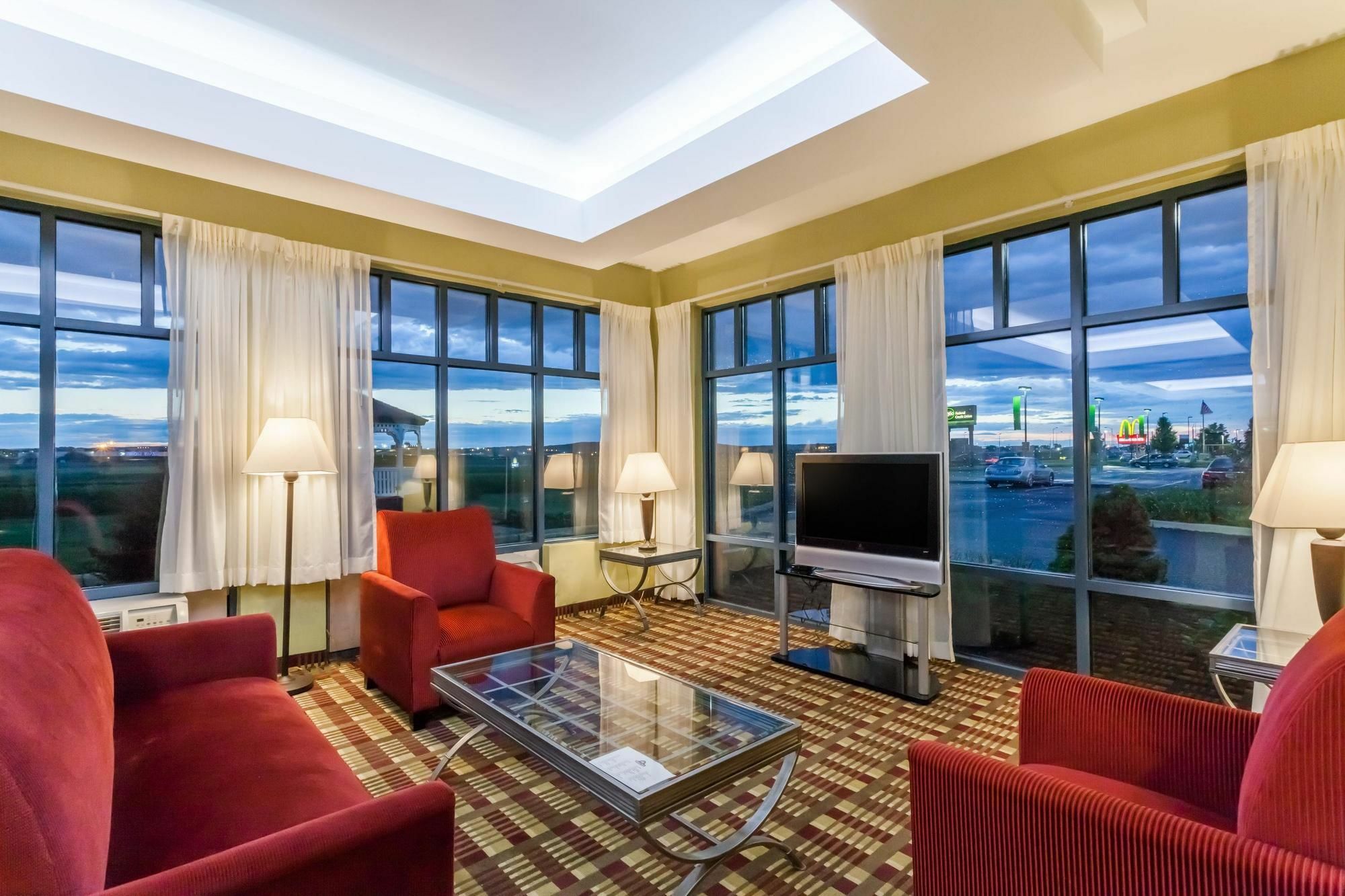 Days Inn By Wyndham Windsor Locks / Bradley Intl Airport Εξωτερικό φωτογραφία