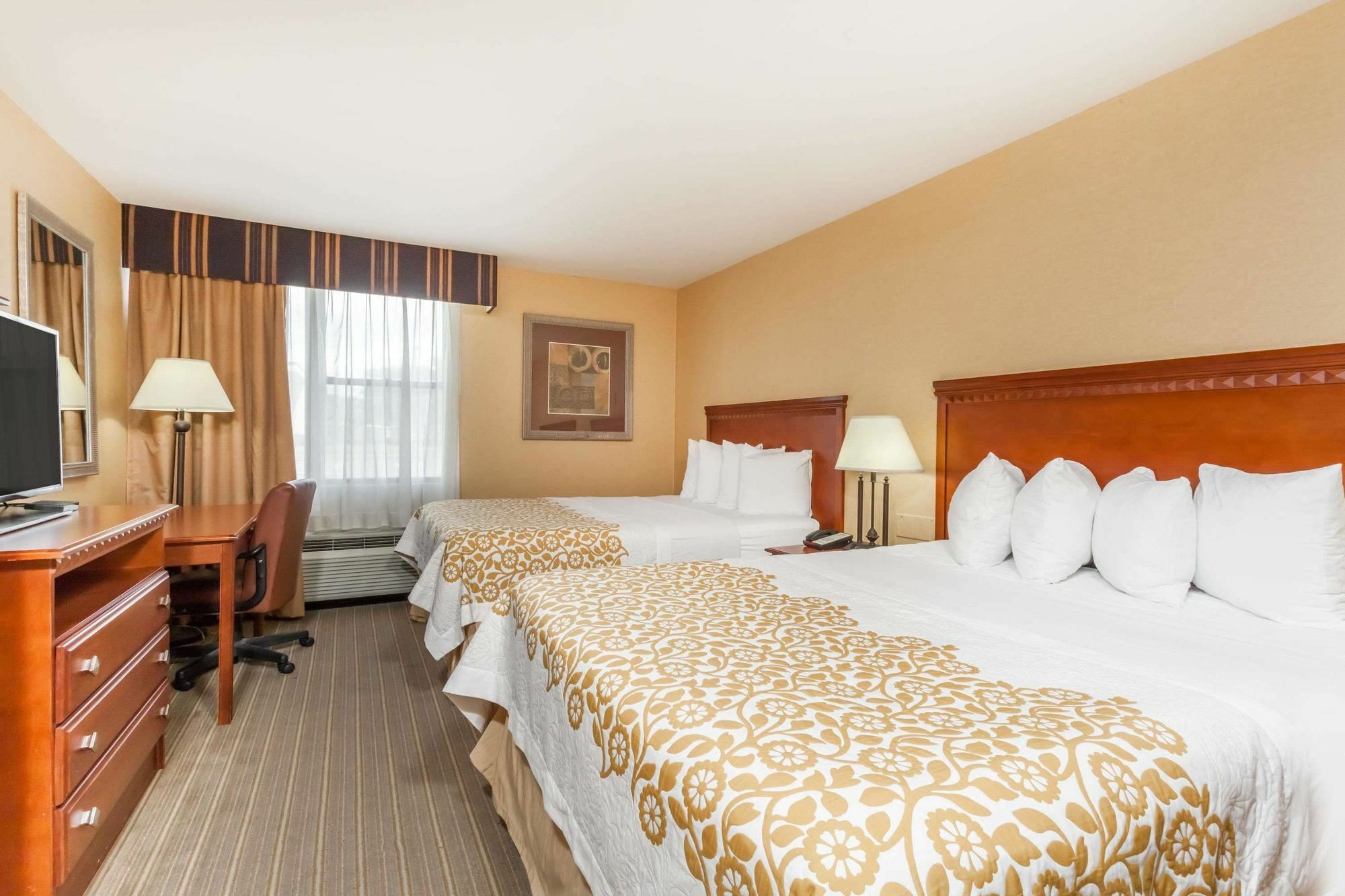 Days Inn By Wyndham Windsor Locks / Bradley Intl Airport Εξωτερικό φωτογραφία