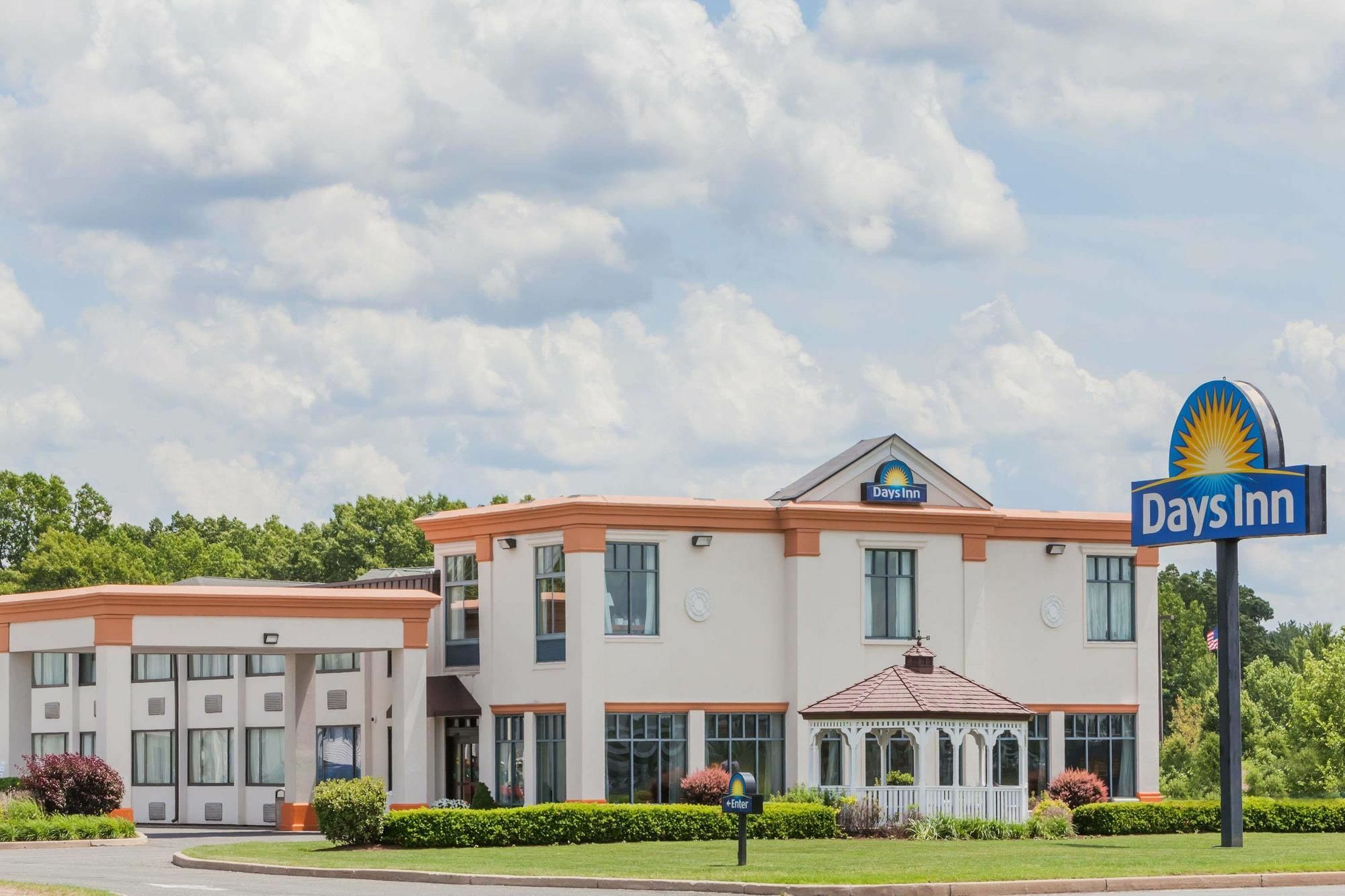 Days Inn By Wyndham Windsor Locks / Bradley Intl Airport Εξωτερικό φωτογραφία