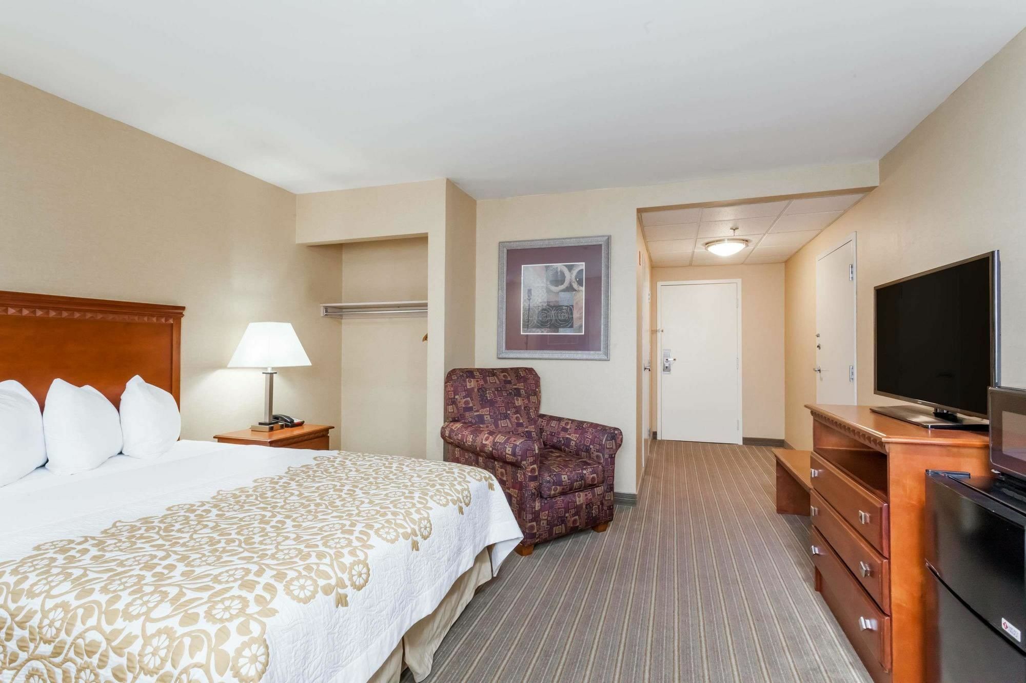 Days Inn By Wyndham Windsor Locks / Bradley Intl Airport Εξωτερικό φωτογραφία
