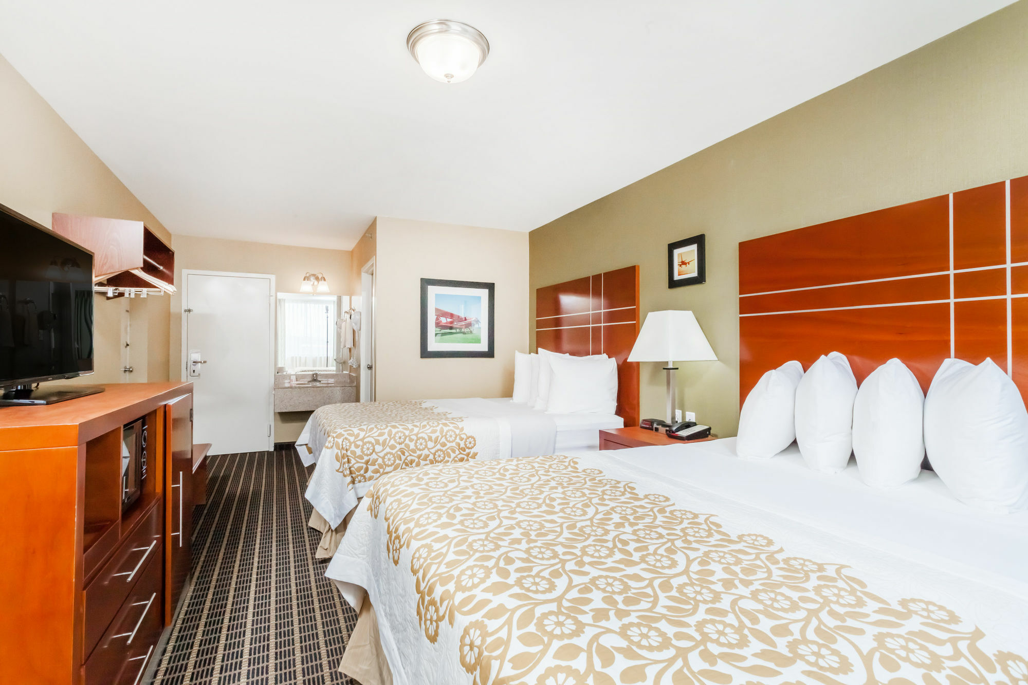 Days Inn By Wyndham Windsor Locks / Bradley Intl Airport Εξωτερικό φωτογραφία